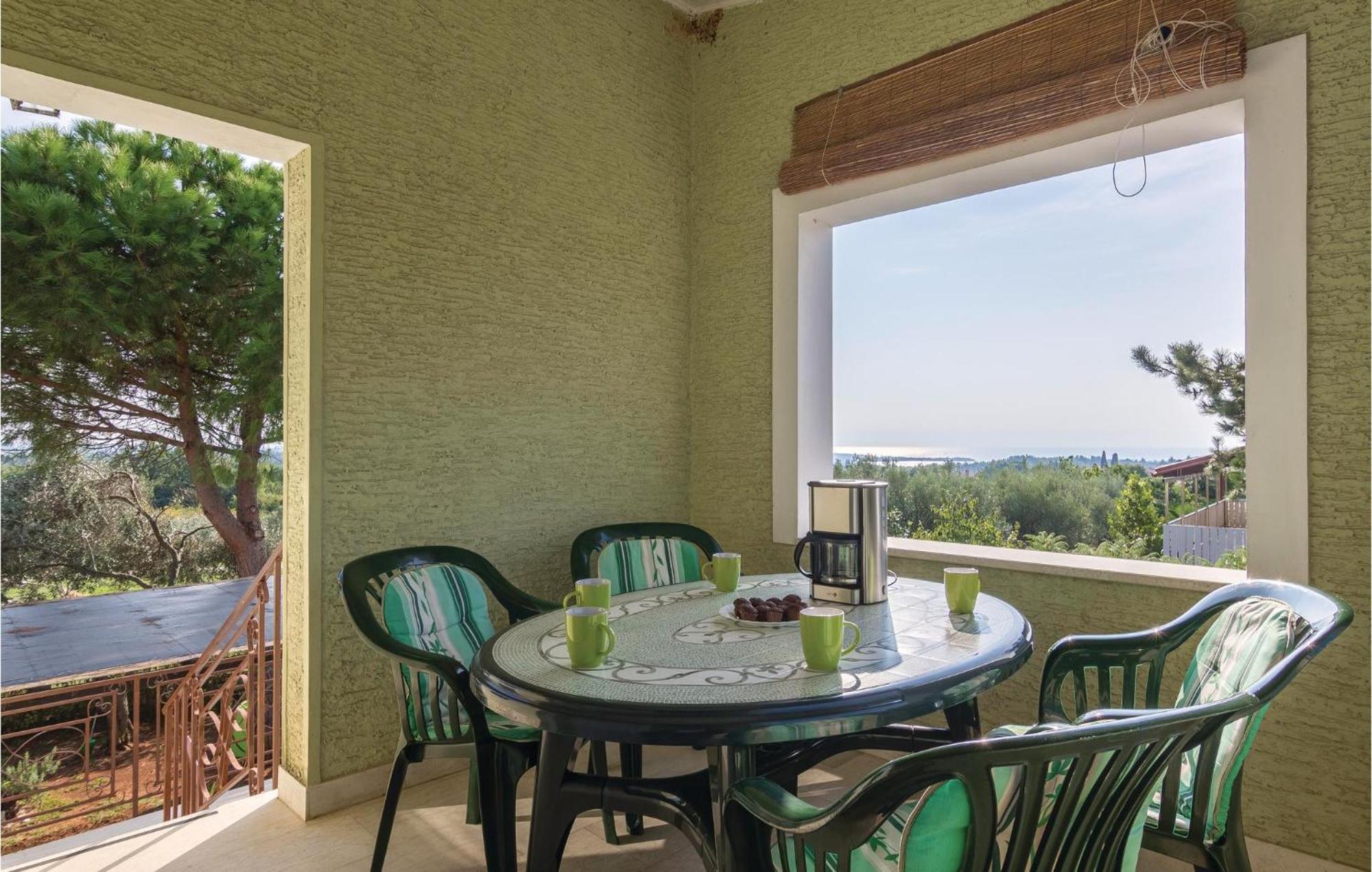 Cozy Apartment In Tar With House Sea View Tar-Vabriga Exterior photo