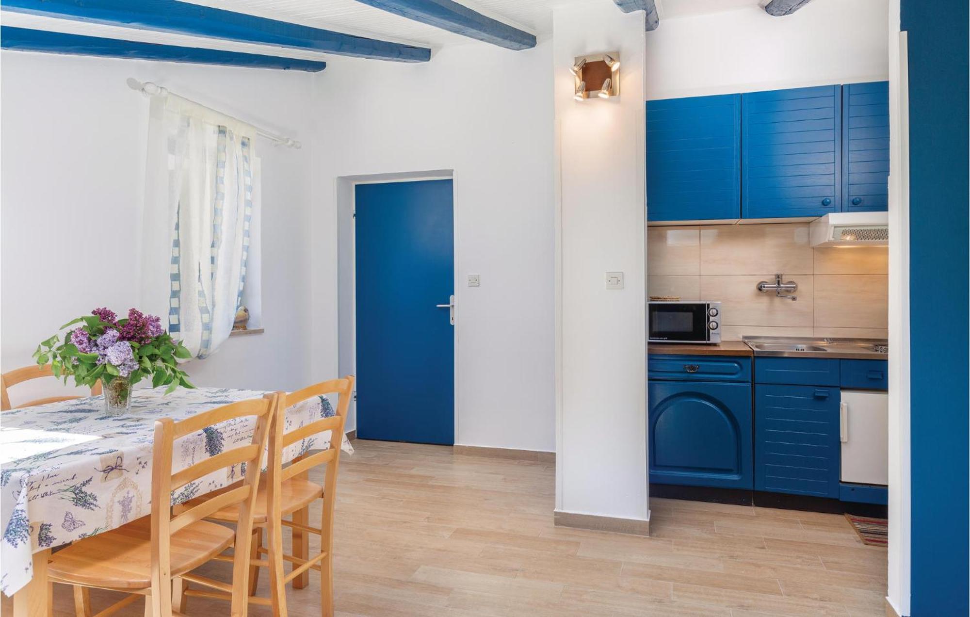 Cozy Apartment In Tar With House Sea View Tar-Vabriga Exterior photo
