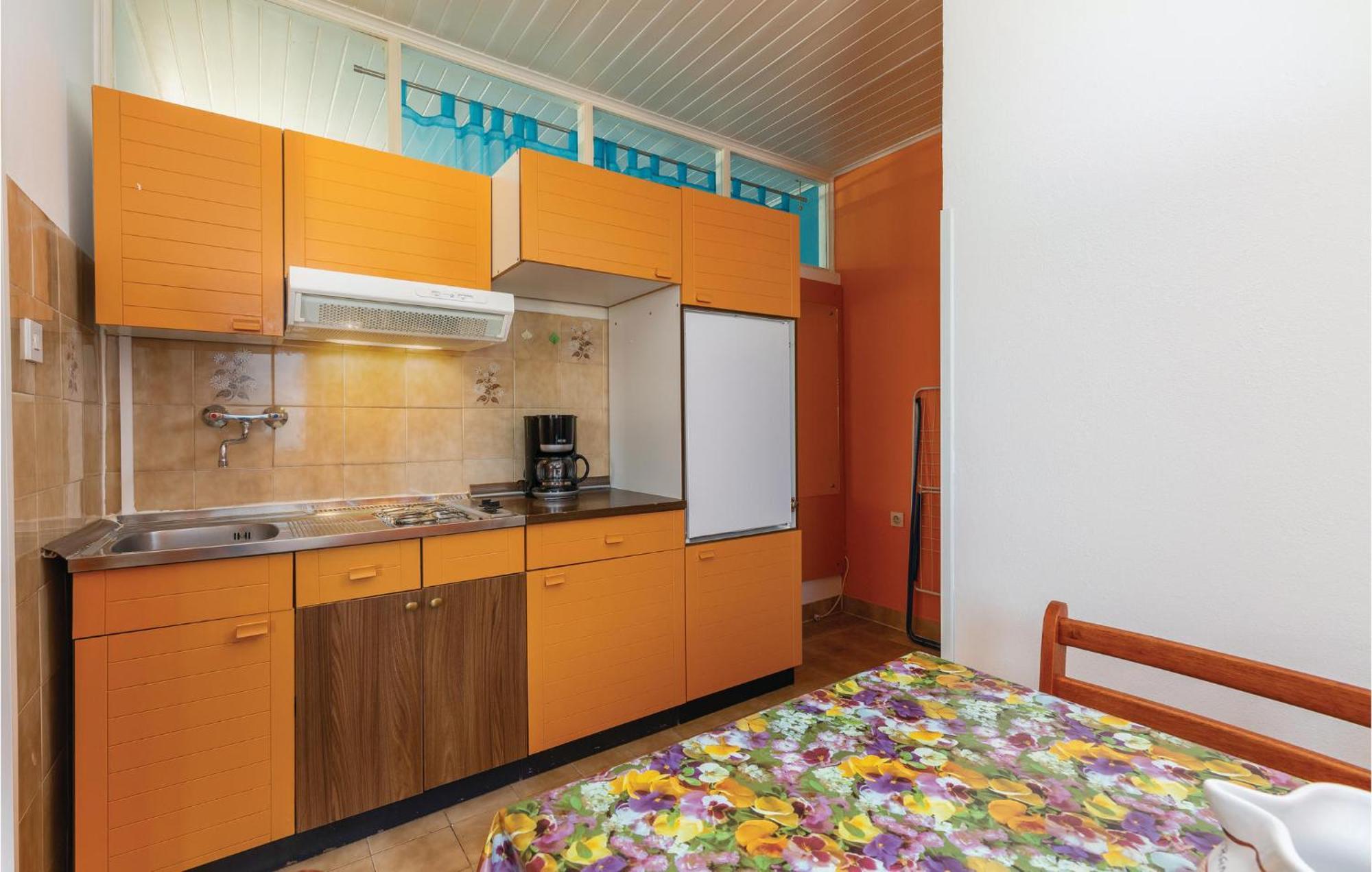 Cozy Apartment In Tar With House Sea View Tar-Vabriga Exterior photo