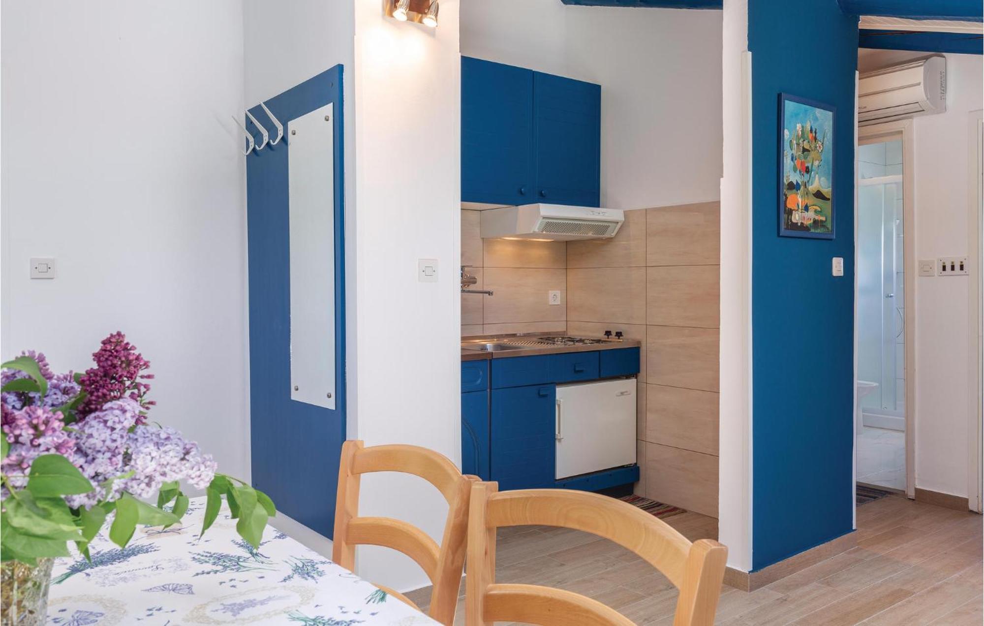 Cozy Apartment In Tar With House Sea View Tar-Vabriga Exterior photo