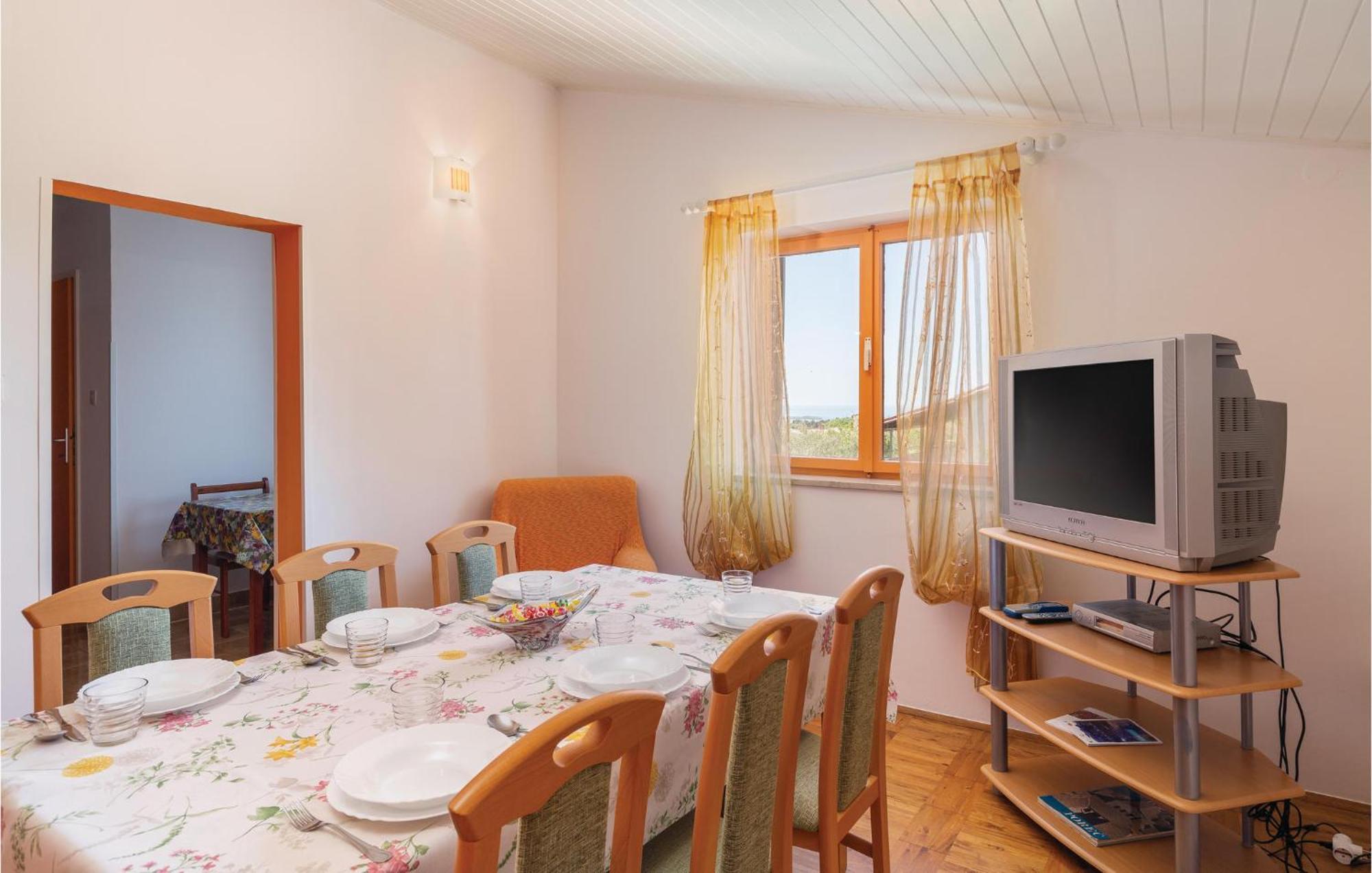 Cozy Apartment In Tar With House Sea View Tar-Vabriga Exterior photo